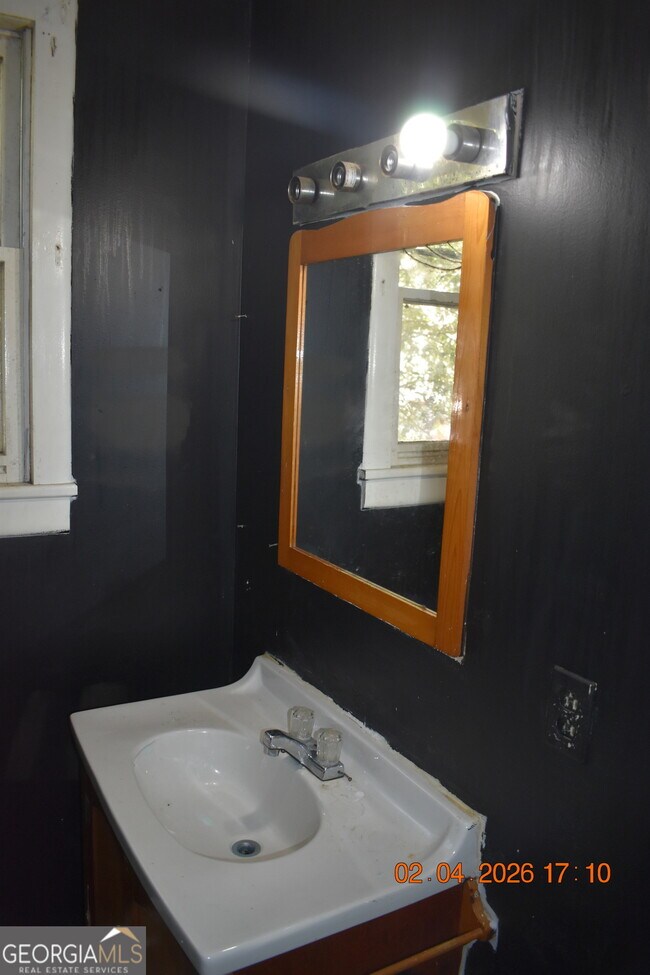 Building Photo - 1088 Radio Dr