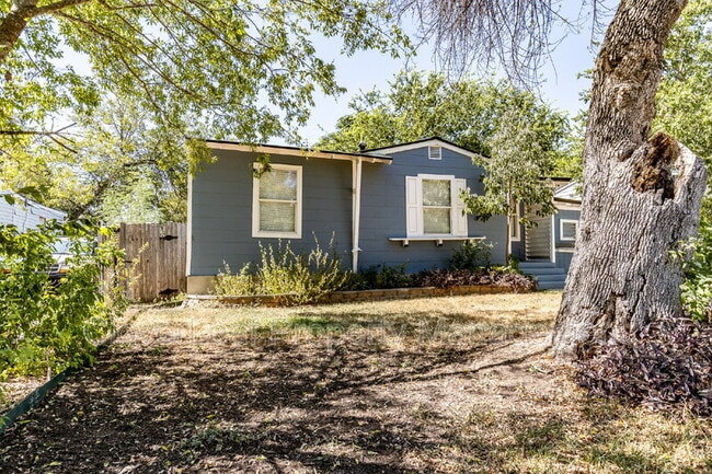 Building Photo - 210 Harwood Dr