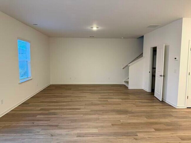 Building Photo - 105 Elijah St