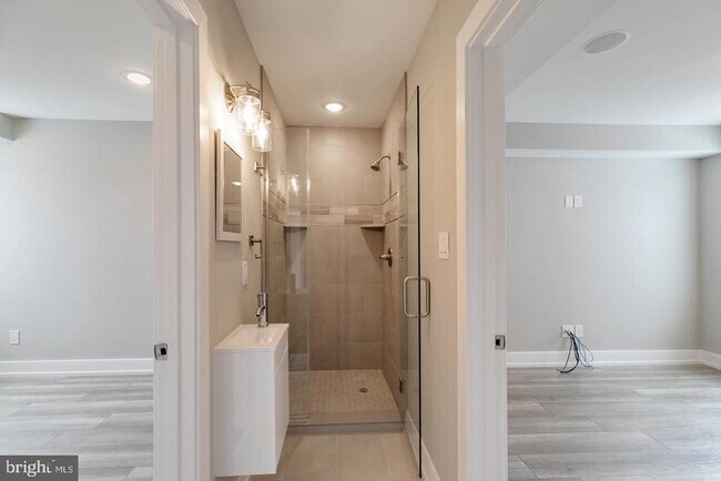 Building Photo - 419 W Cumberland St