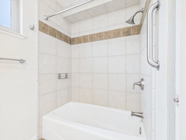 Building Photo - Beautifully appointed 2 bedroom condo for rent at Kimberly Place