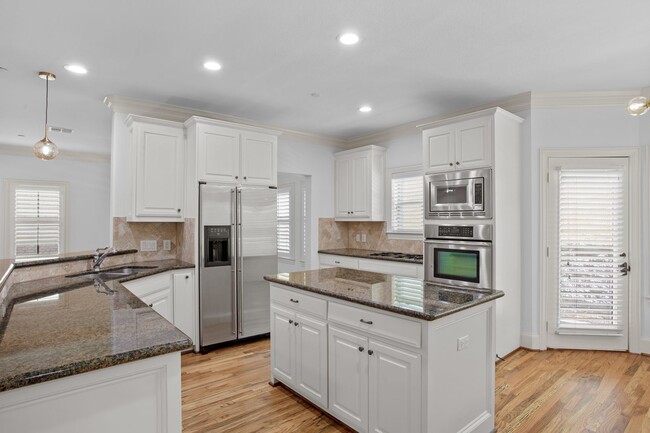 Building Photo - Luxury Highland Park Condo