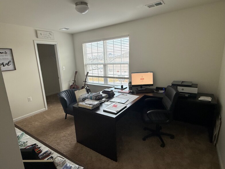 Building Photo - 47 Calder St