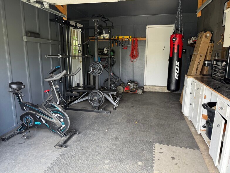 One Car Garage - 101 Evergreen Circle