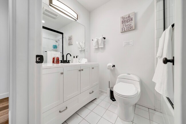 Building Photo - 22998 Valerio St