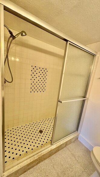 Building Photo - 2717 S Oakland Forest Dr