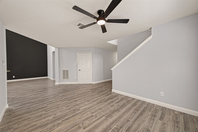 Building Photo - 12819 Wisteria Park Dr