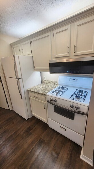 Building Photo - 378 Waterside Ave