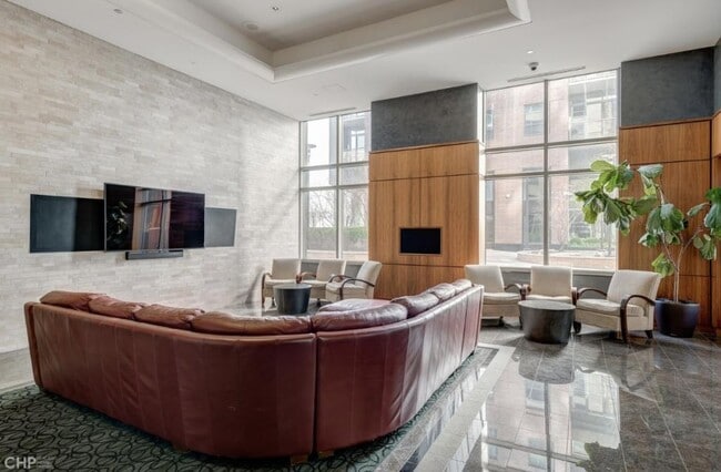 Building Photo - 420 E Waterside Dr