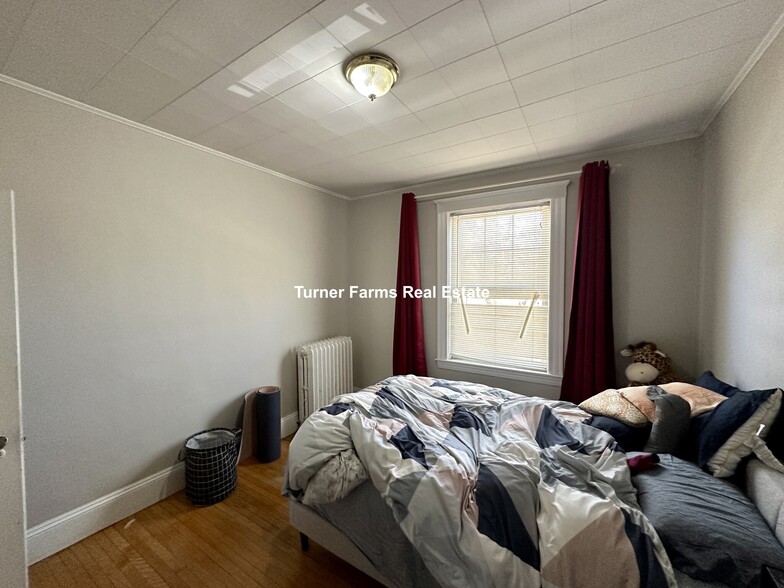 Building Photo - 8A Forest St