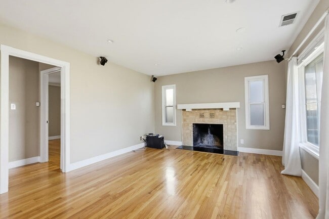 Building Photo - 954 Sunlite Dr