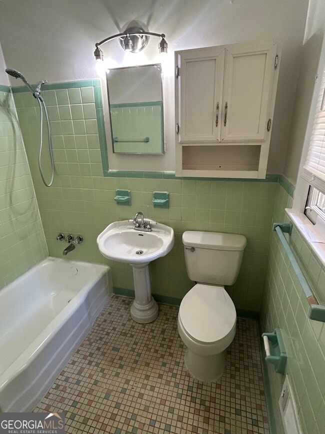 Building Photo - 161 Soule St