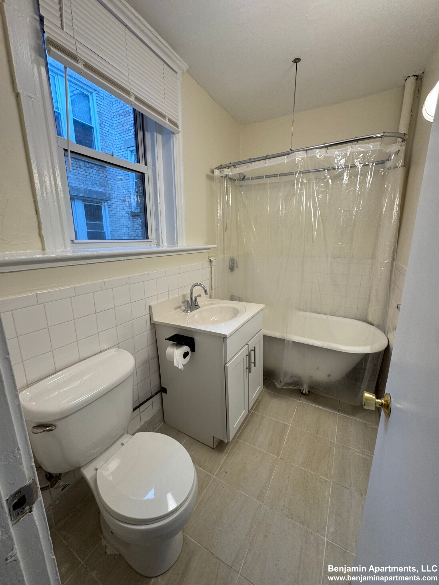 Building Photo - 5 Barrows St