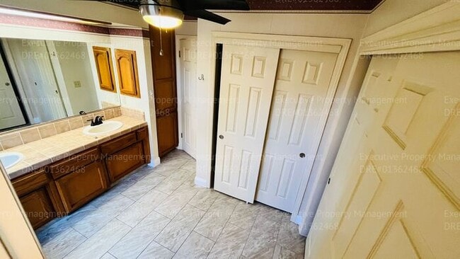 Building Photo - 3 bedroom/ 2 bathroom home located near Old River Rd/ White Ln