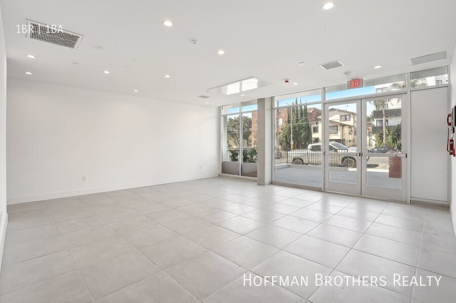 Building Photo - 224 N Alvarado St