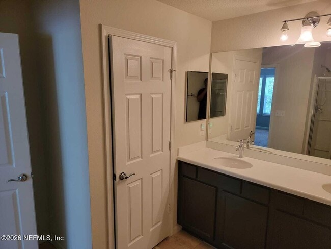Building Photo - 6791 Roundleaf Dr