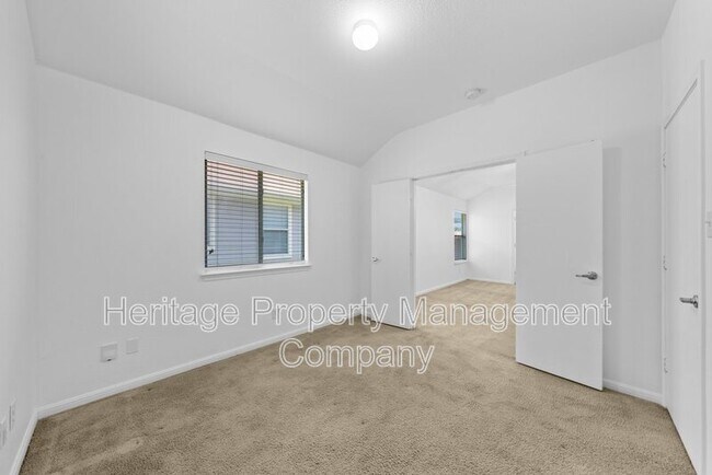 Building Photo - 9302 Mare Country