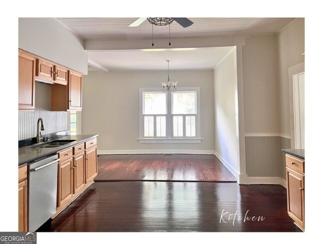 Building Photo - 208 Bartlett St