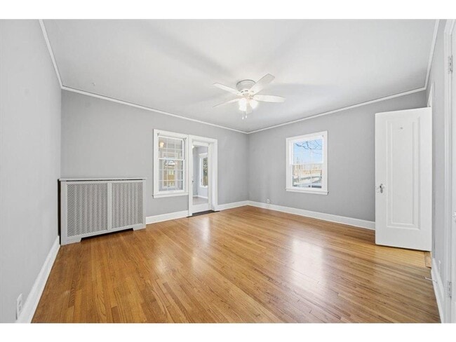 Building Photo - 3540 Irving Ave S