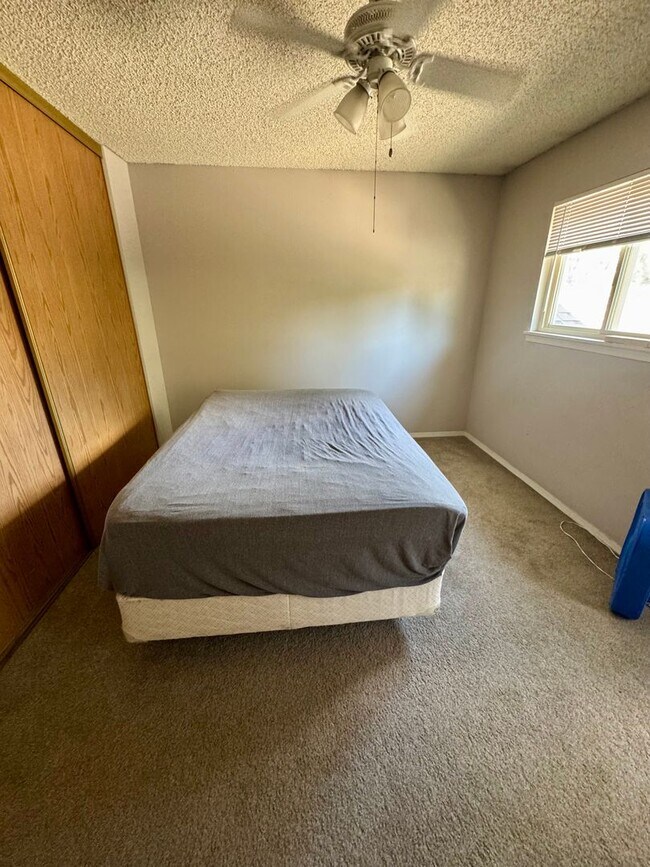 Building Photo - Cozy Townhome on North side with 1 car garage
