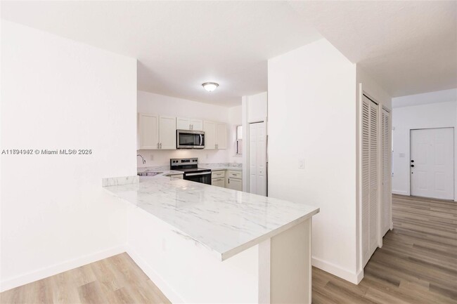 Building Photo - 765 SW 6th Ct