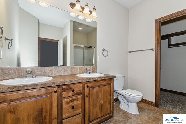 Building Photo - 11716-11718 Crestwood