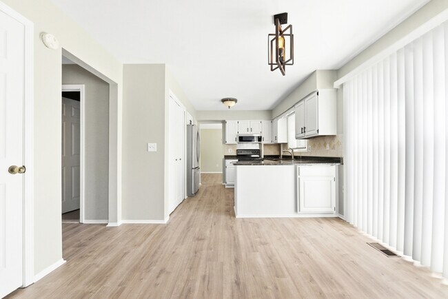 Building Photo - 25845 Buckminster Dr