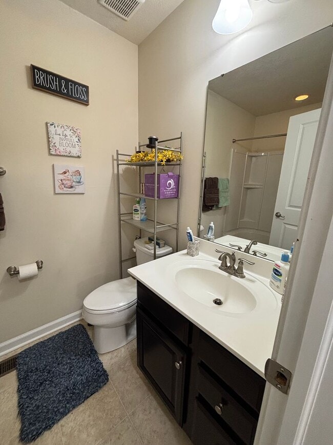 Building Photo - 3 Bedroom Townhome - Available March 1st!