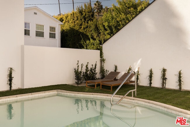 Building Photo - 1641 N Ogden Dr