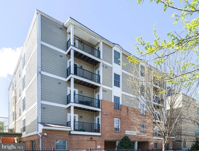 Building Photo - 5414 1st Pl NW
