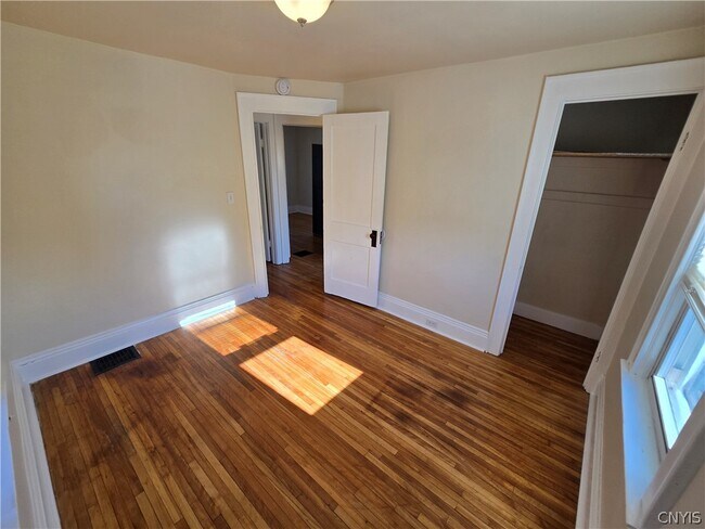 Building Photo - 176 Mayar St