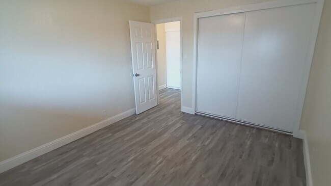 Building Photo - Welcome to SkyView Villa & Somerset Apartments!