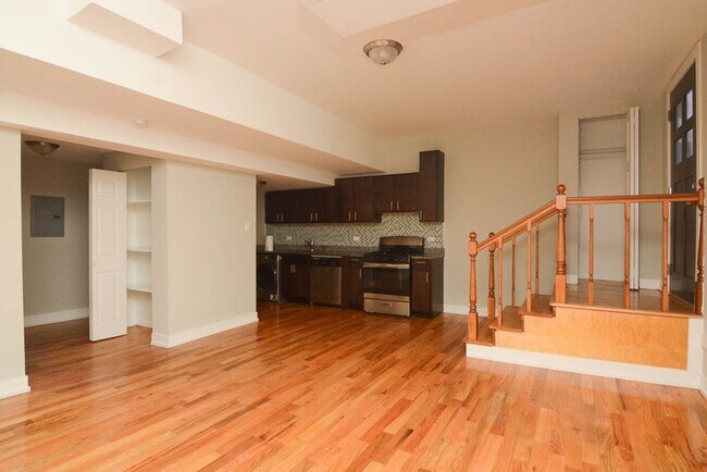 Building Photo - 2915 N Mildred Ave