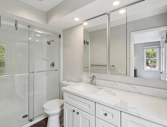 Building Photo - 641 Centre Ct