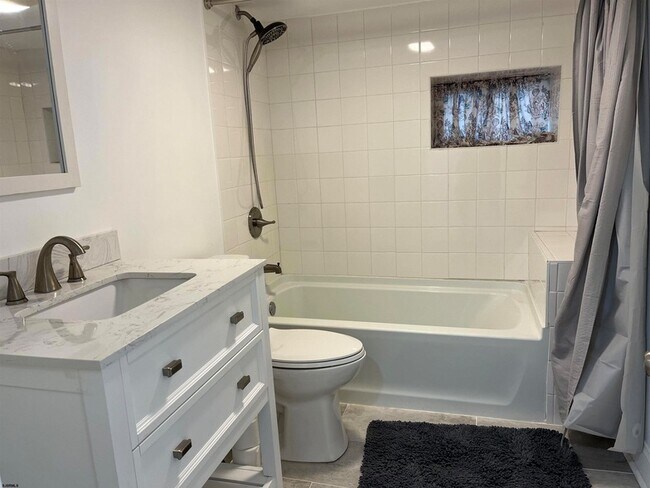 Building Photo - 3 S Richards Ave