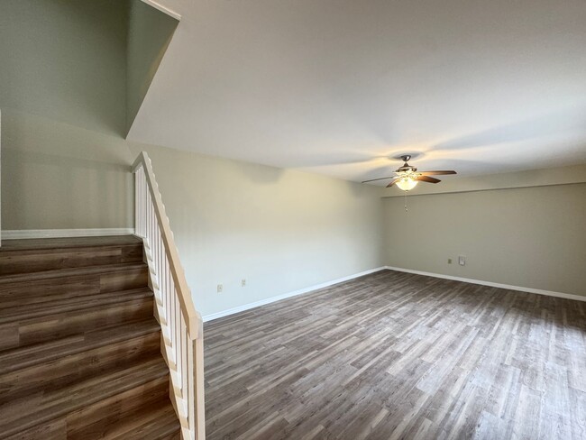 Building Photo - 5268 Middle Ct