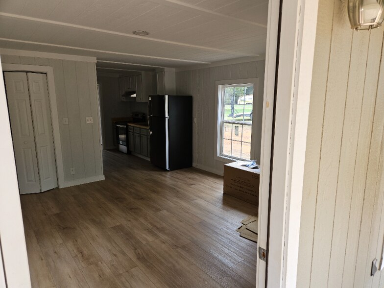 Building Photo - 910 Backwoods Rd