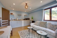 Building Photo - 630 Kingston Rd