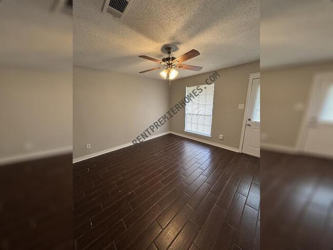 Building Photo - 124 Karen Cove