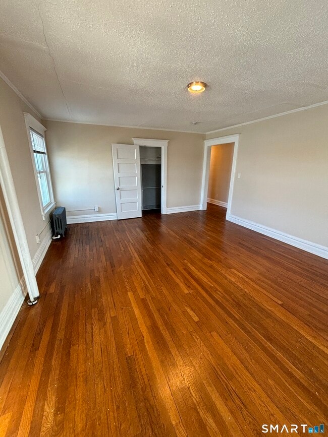 Building Photo - 409 Main St