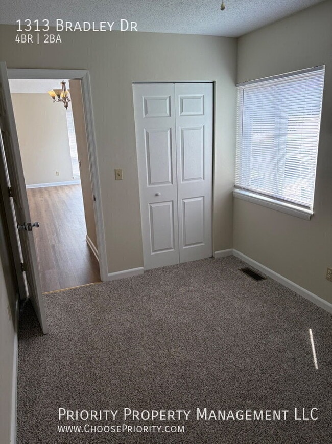 Building Photo - 1313 Bradley Dr