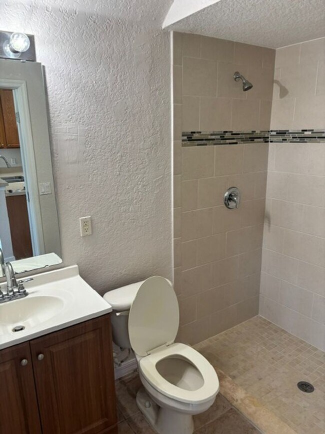 Building Photo - Townhome In St Cloud For Rent with  4 Bedr...
