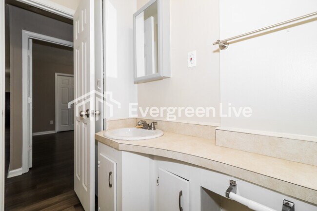 Building Photo - 4053 Chippewa Rd