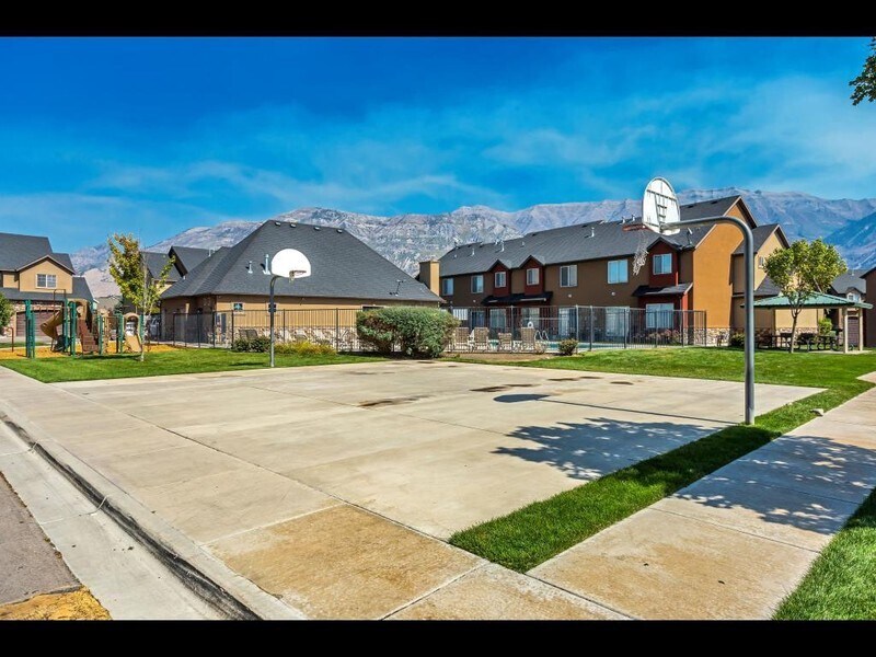 Building Photo - 986 W 270 S