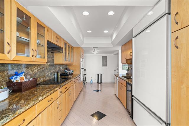 Building Photo - 520 Brickell Key Dr