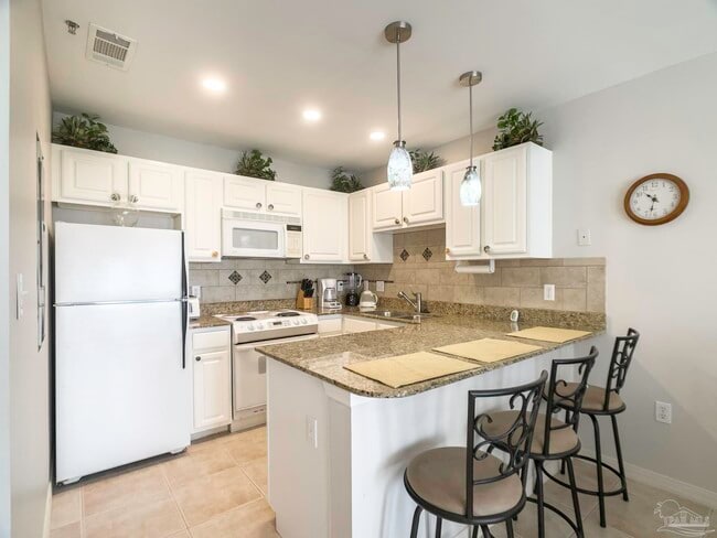 Building Photo - 13500 Sandy Key Dr