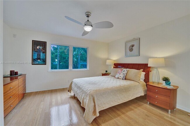 Building Photo - 1247 Seminole Dr