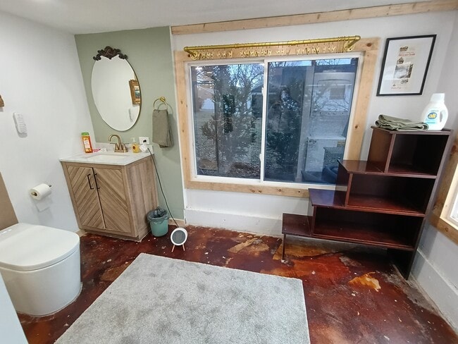 Building Photo - 1125 Molitor Rd