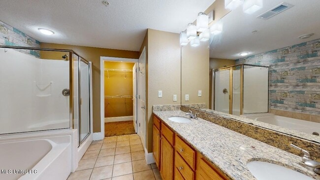 Building Photo - 2228 Beach Dr