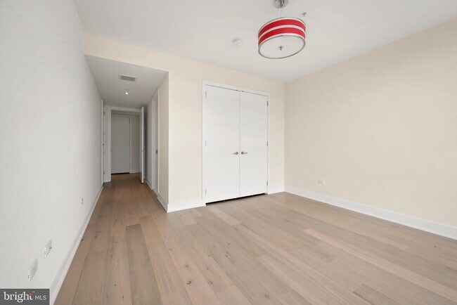 Building Photo - 1055 Wisconsin Ave NW